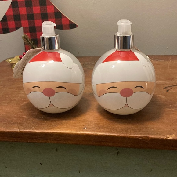 NWT-Set of 2- Peppermint Swirl Scented-Santa 🎅🏻 Hand Soap Dispensers 16.9/bottle - Picture 4 of 16